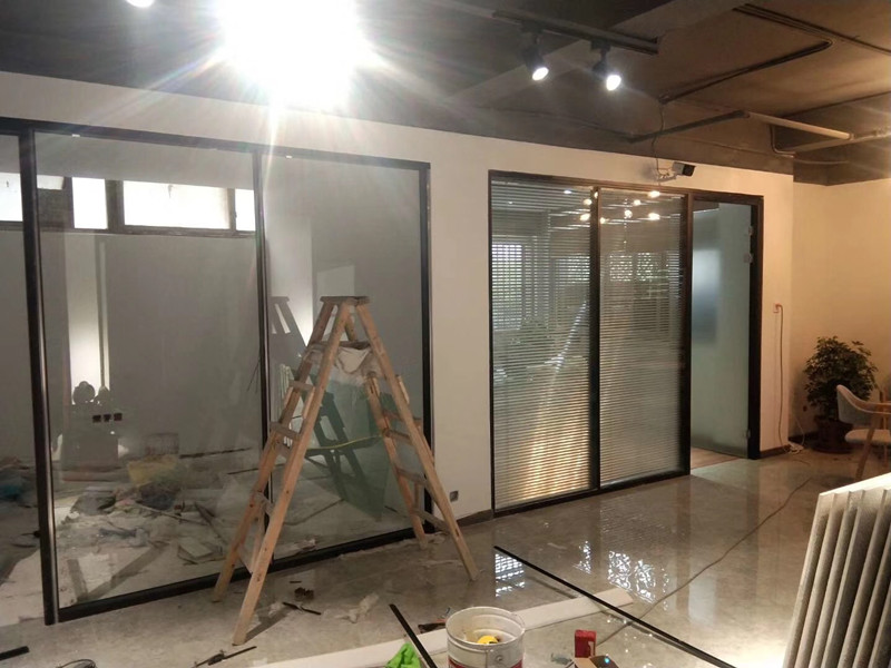 浦东商务绿洲办公室装修隔断施工阶段