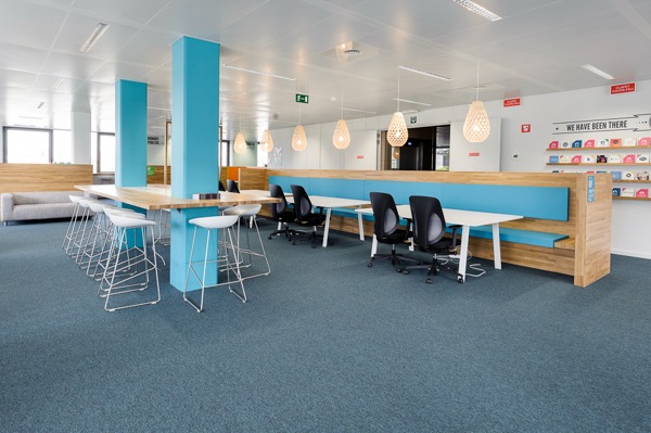 活力四射的办公室设计装修图片