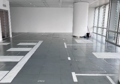 虹口来福士办公室装修现场，放线阶段