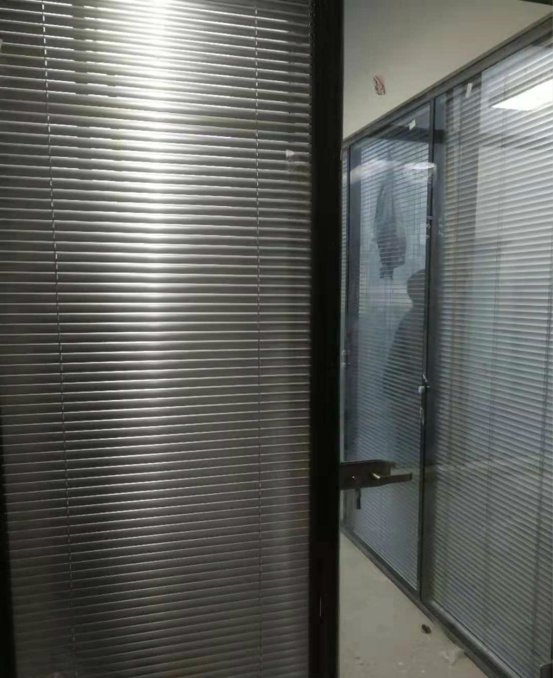 浦东新区中新传媒大厦办公室之隔断安装装修,第2张