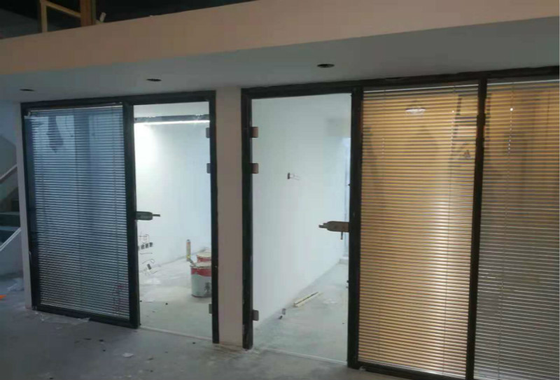 浦东新区中新传媒大厦办公室之隔断安装装修,第3张