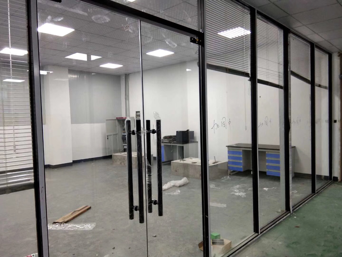 徐汇办公室装修隔断装饰施工,第3张