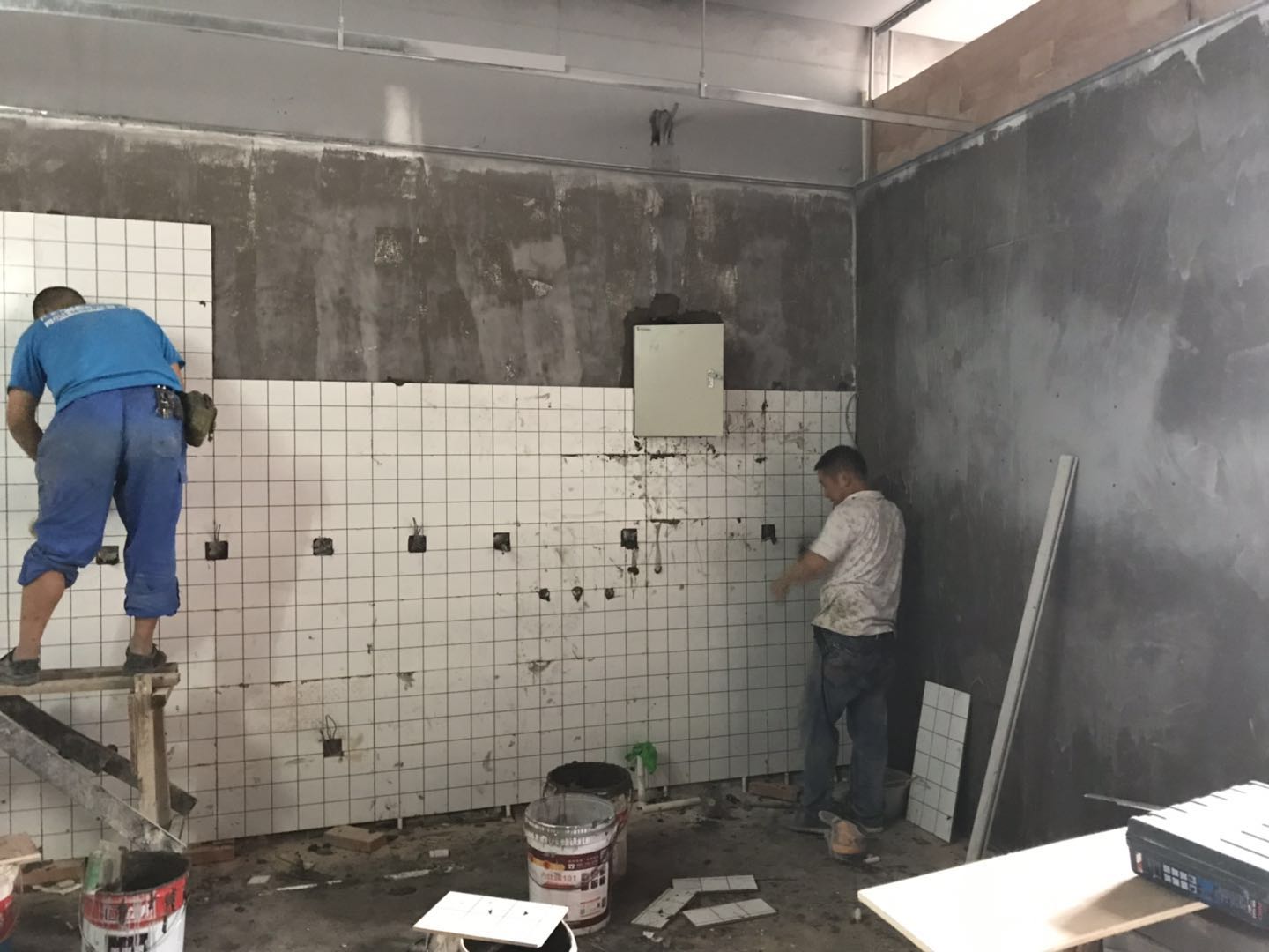 长宁天山路公司红小吃装修施工,第2张