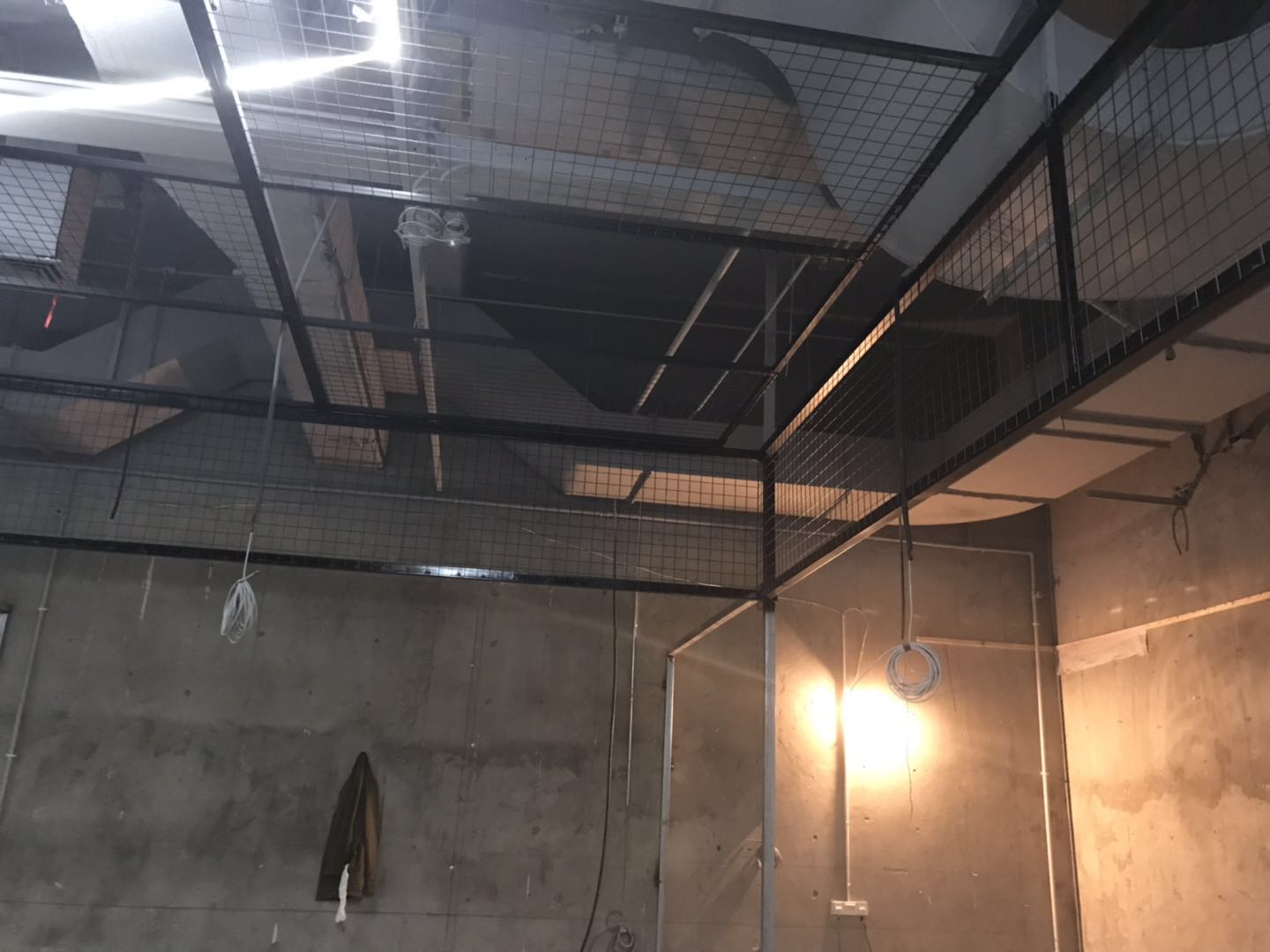 长宁天山路公司红小吃装修施工,第4张