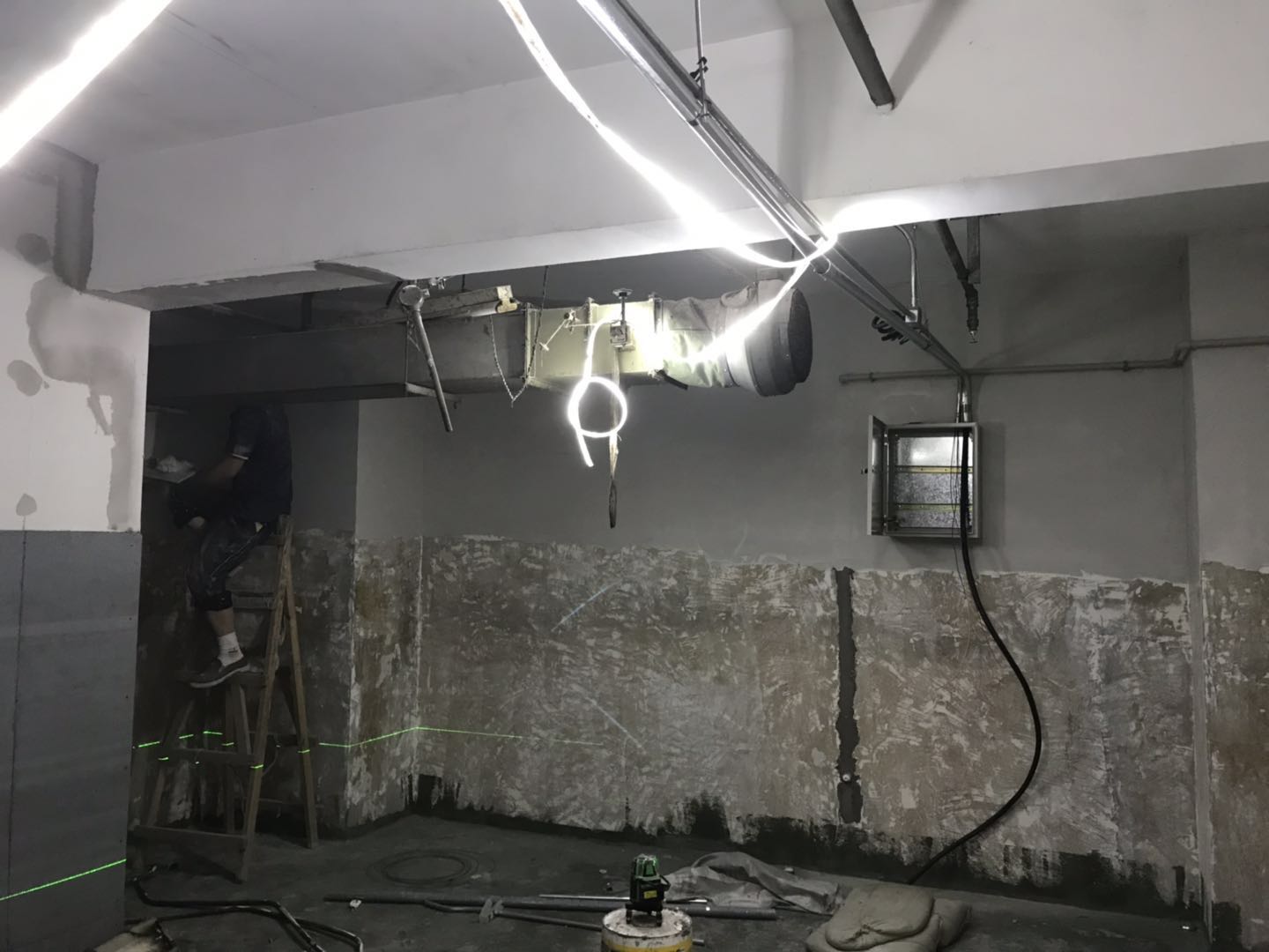 长宁天山路公司红小吃装修施工,第3张