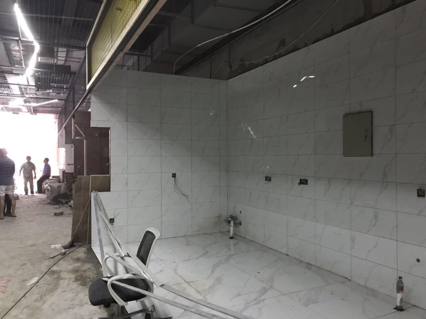 长宁天山路公司红小吃装修施工,第5张