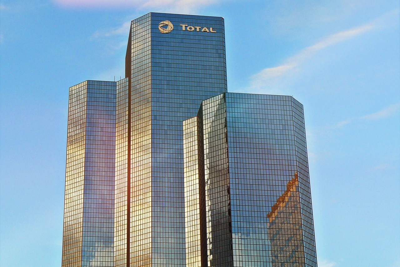 办公楼装修:华荣照明有限公司介绍(为什么它能成为行业领袖?),第3张 办公楼装修:华荣照明有限公司介绍(为什么它能成为行业领袖?),办公楼装修:华荣照明有限公司介绍(为什么它能成为行业领袖?),第3张