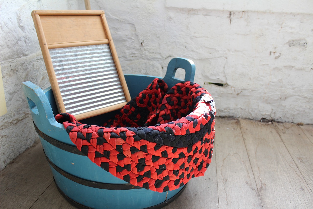 办公室装潢：十字绣抱枕清洗指南（教你如何轻松洗出干净的抱枕）,办公室装潢：十字绣抱枕清洗指南（教你如何轻松洗出干净的抱枕）,第2张