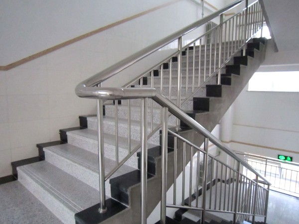 农村不锈钢楼梯扶手图，让你的家更安全更美观,农村不锈钢楼梯扶手图，让你的家更安全更美观,第3张
