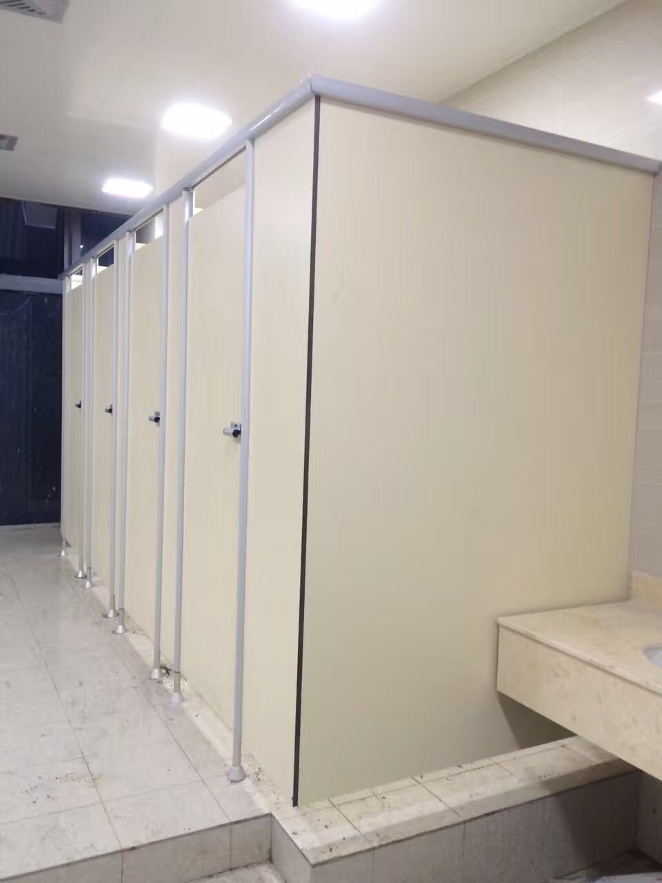 卫生间隔断使用抗倍特板材的优势和注意事项,卫生间隔断使用抗倍特板材的优势和注意事项,第3张