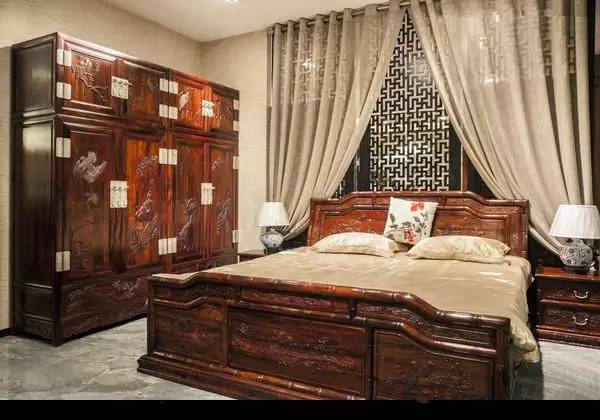 如何在一间客厅中巧妙搭配沙发和餐桌（让小空间也充满生活情趣）,如何在一间客厅中巧妙搭配沙发和餐桌（让小空间也充满生活情趣）,第1张