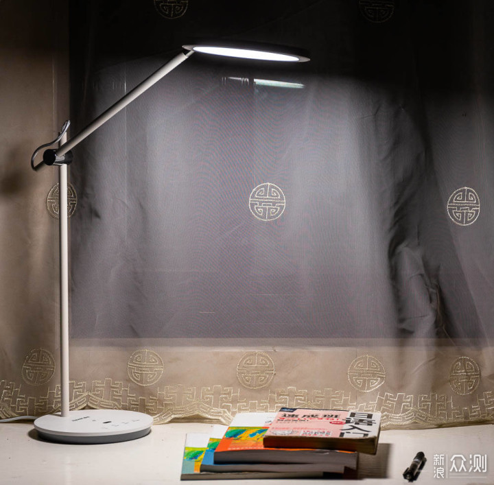 LED平板灯图片打造舒适环境,提升生活品质的必备家居灯具,第2张 LED平板灯图片打造舒适环境,提升生活品质的必备家居灯具,LED平板灯图片打造舒适环境,提升生活品质的必备家居灯具,第2张