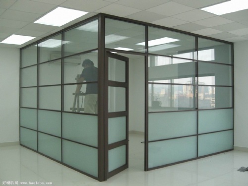 办公室磨砂玻璃隔断图片（打造高效办公空间的必备装饰）,办公室磨砂玻璃隔断图片（打造高效办公空间的必备装饰）,第2张