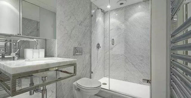 卫生间门换新要多少钱？（不同材质尺寸工艺影响换门价格的因素分析）,卫生间门换新要多少钱？（不同材质尺寸工艺影响换门价格的因素分析）,第2张