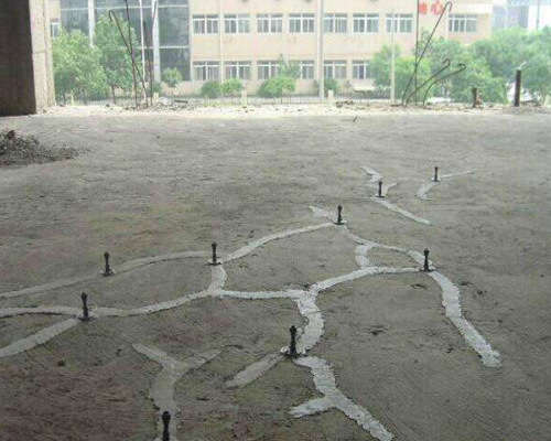 墙顶裂缝怎么回事儿?专业人士告诉你如何修补,第2张 墙顶裂缝怎么回事儿?专业人士告诉你如何修补,墙顶裂缝怎么回事儿?专业人士告诉你如何修补,第2张