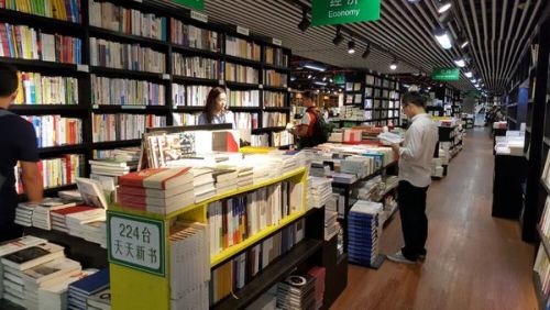 图书馆书架（探秘图书馆藏书丰富的书架）,图书馆书架（探秘图书馆藏书丰富的书架）,第2张