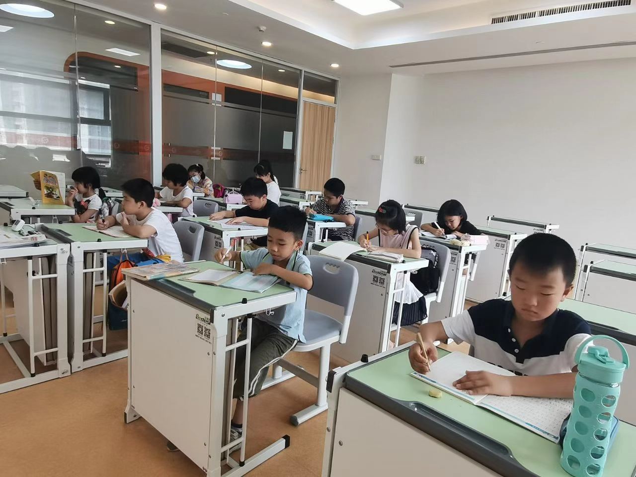 多功能茶几餐桌一体机的使用方法和注意事项,多功能茶几餐桌一体机的使用方法和注意事项,第1张