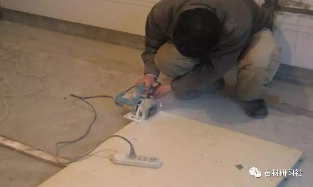 地面瓷砖铺贴方法（详解铺贴瓷砖的步骤和技巧）,地面瓷砖铺贴方法（详解铺贴瓷砖的步骤和技巧）,第2张